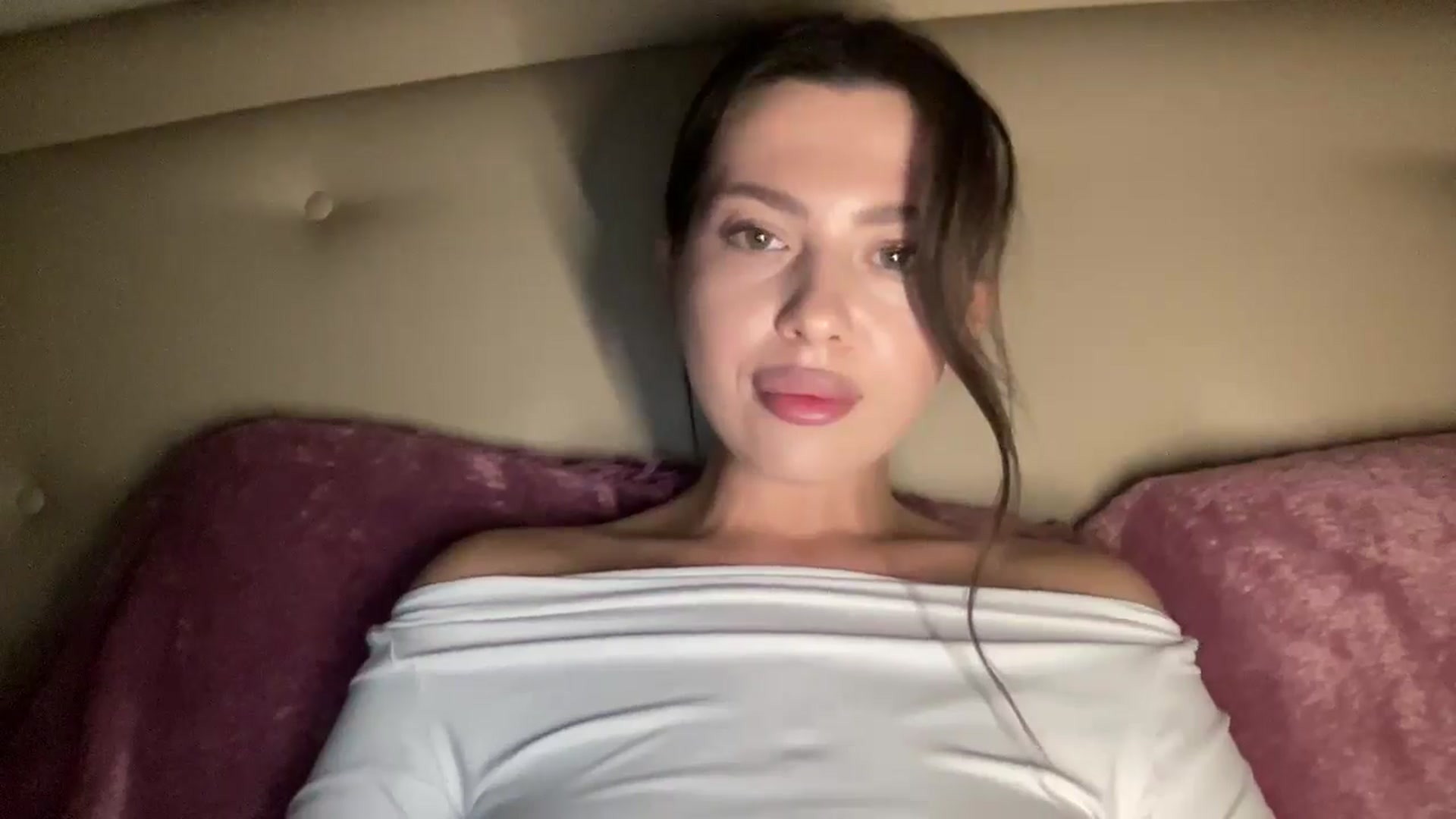 Gallery image thumbnail from KatsuniCross's myfreecams stream on, 12/11/2024, 18:59 image 8 of 20