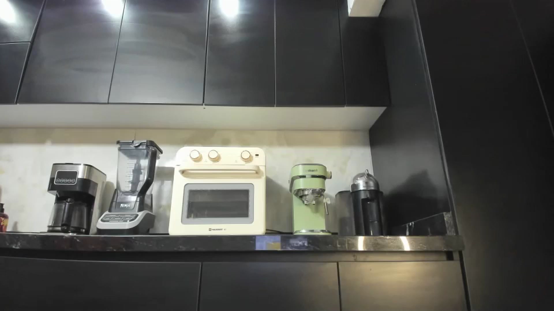 Gallery image thumbnail from Kattgalle's myfreecams stream on, 10/27/2024, 03:38 image 16 of 20