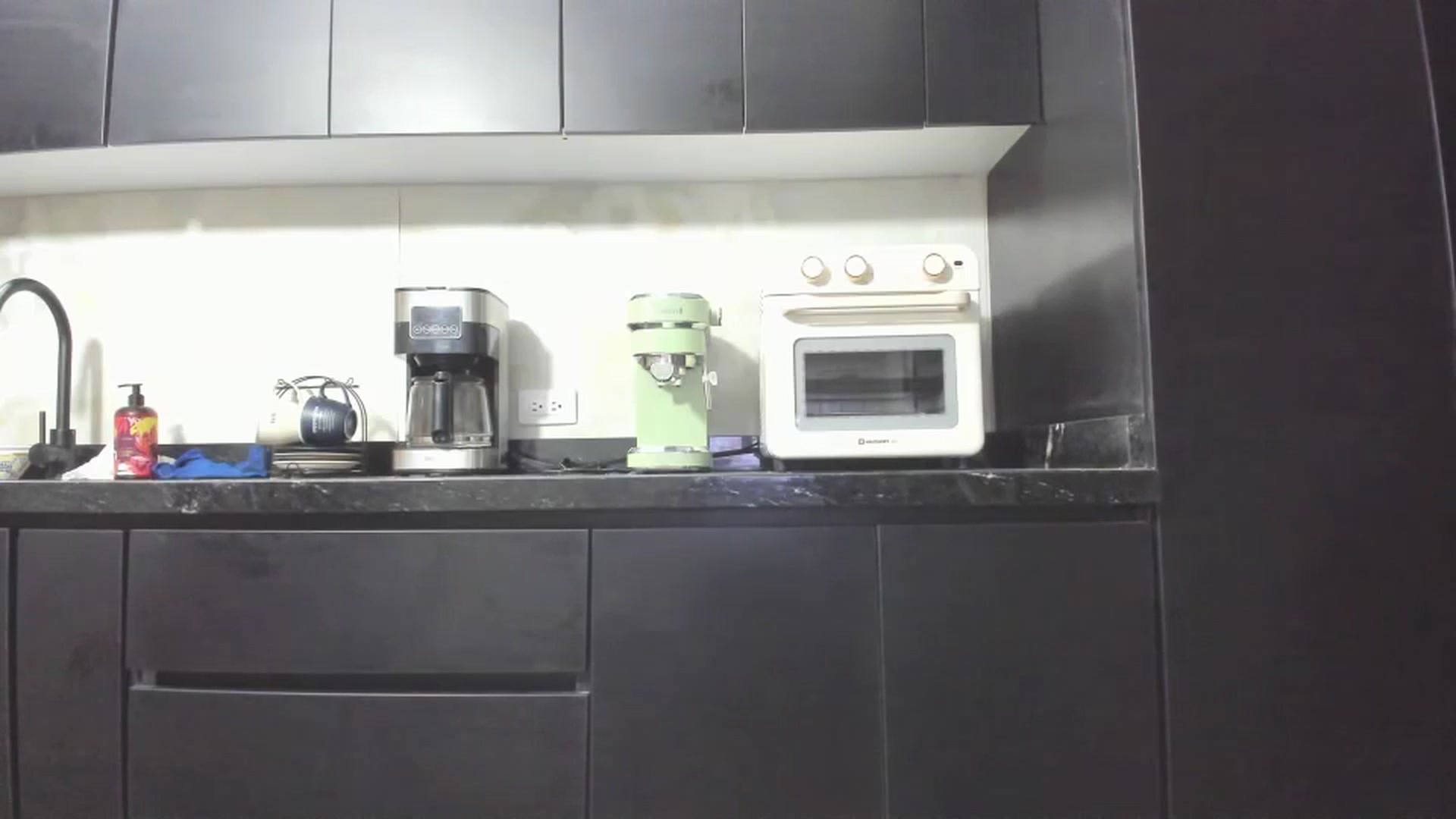 Gallery image thumbnail from Kattgalle's myfreecams stream on, 12/30/2024, 05:03 image 6 of 20