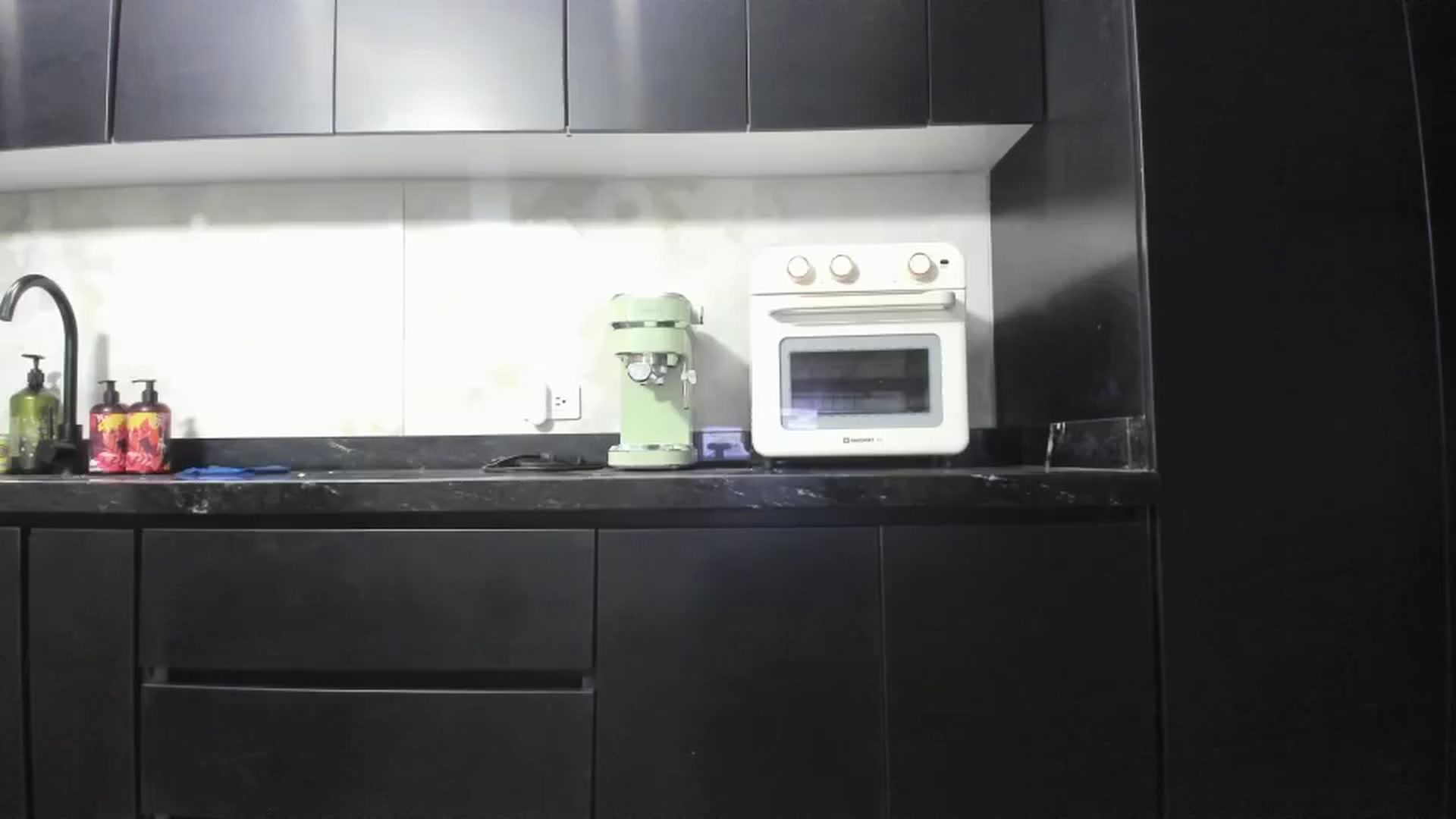 Gallery image thumbnail from Kattgalle's myfreecams stream on, 08/24/2025, 02:52 image 6 of 20