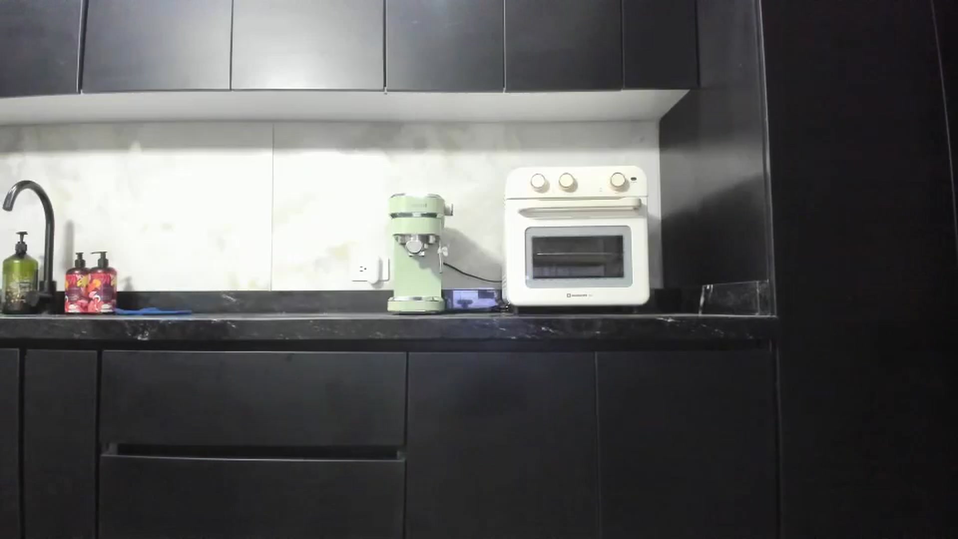 Gallery image thumbnail from Kattgalle's myfreecams stream on, 09/17/2025, 01:15 image 10 of 20