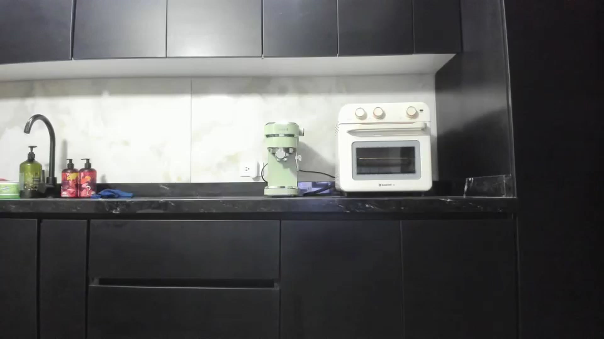 Gallery image thumbnail from Kattgalle's myfreecams stream on, 09/21/2025, 06:05 image 15 of 20