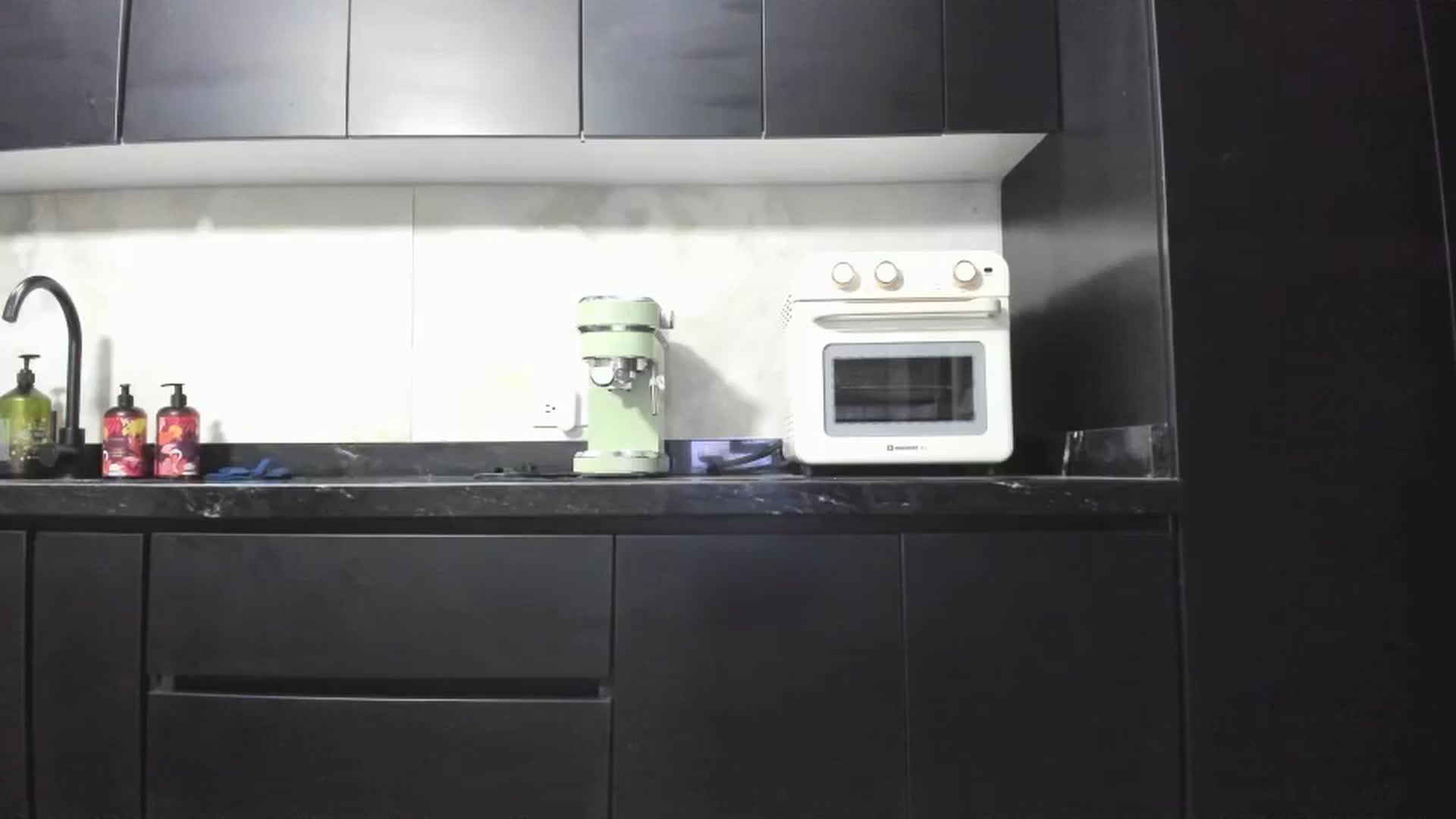 Gallery image thumbnail from Kattgalle's myfreecams stream on, 09/26/2025, 01:57 image 11 of 20