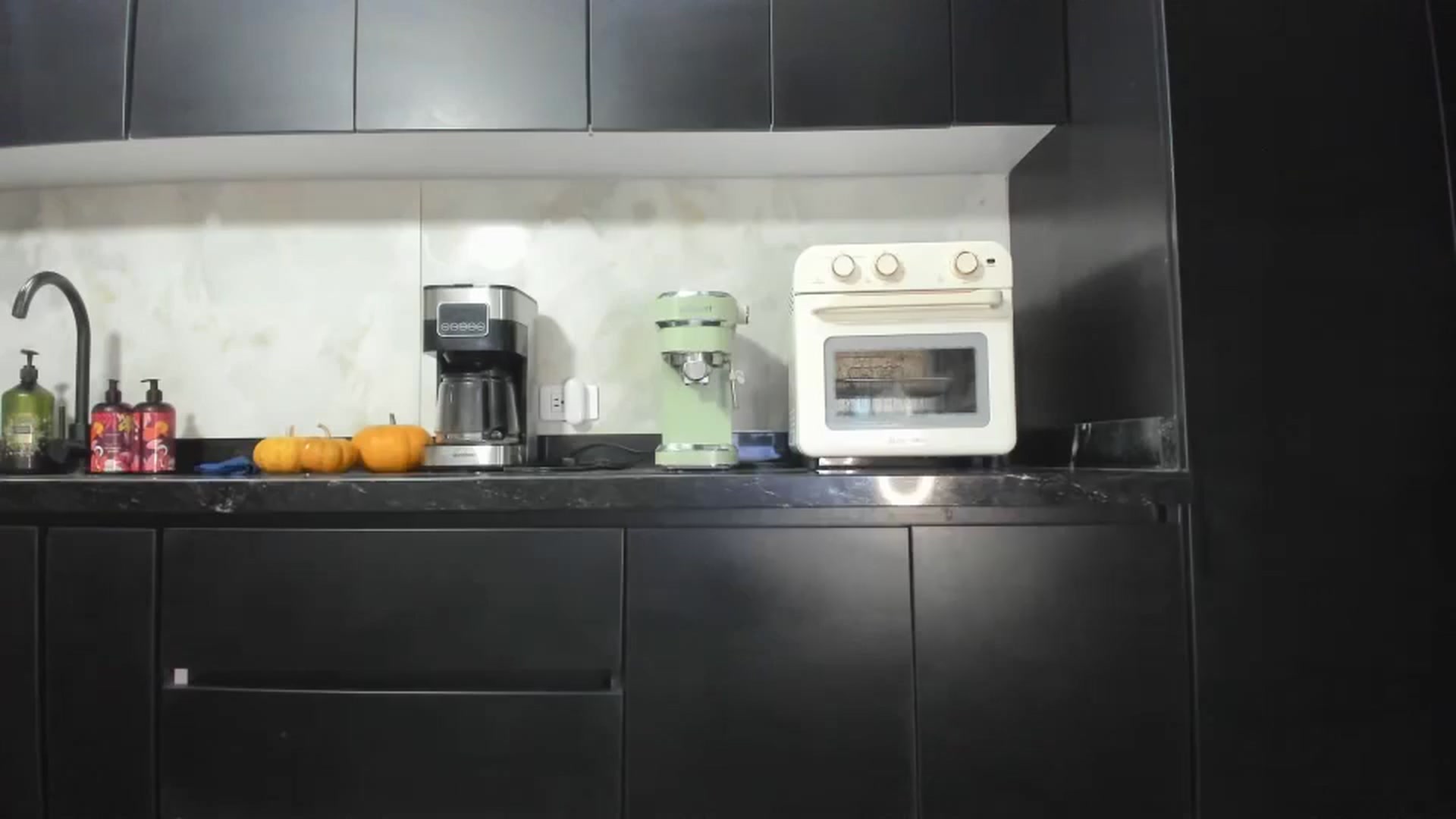 Gallery image thumbnail from Kattgalle's myfreecams stream on, 10/11/2025, 08:39 image 5 of 20
