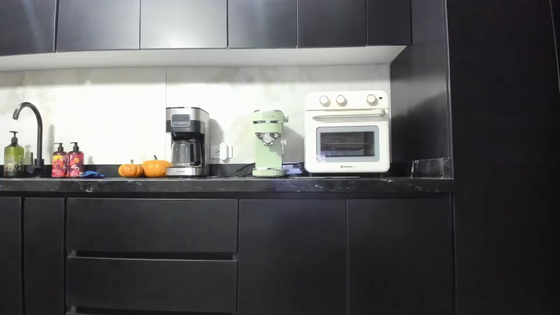 Gallery image thumbnail from Kattgalle's myfreecams stream on, 10/15/2025, 01:43 image 19 of 20