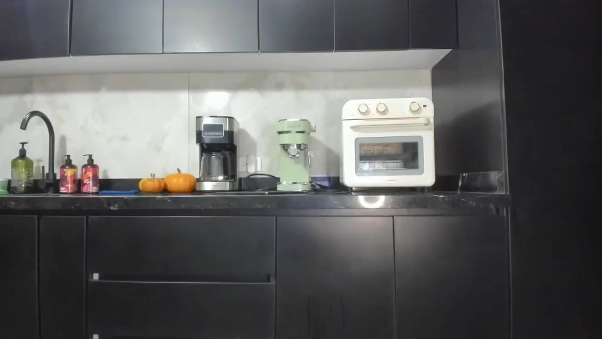 Gallery image thumbnail from Kattgalle's myfreecams stream on, 10/19/2025, 06:56 image 2 of 20