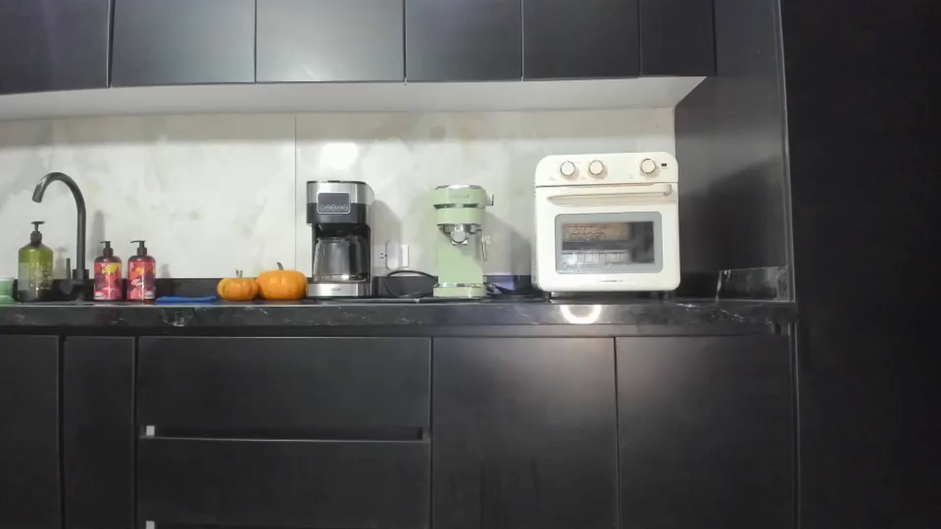 Gallery image thumbnail from Kattgalle's myfreecams stream on, 10/19/2025, 06:56 image 3 of 20