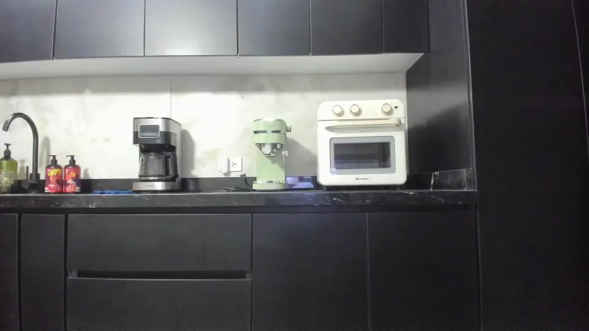 Gallery image thumbnail from Kattgalle's myfreecams stream on, 12/09/2025, 02:39 image 4 of 20