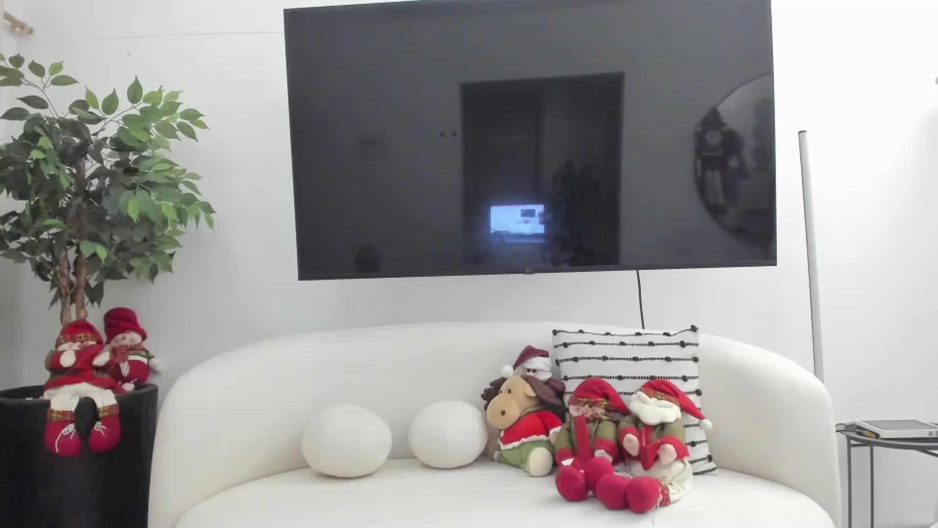 Gallery image thumbnail from Kattgalle's myfreecams stream on, 12/18/2025, 20:04 image 18 of 20