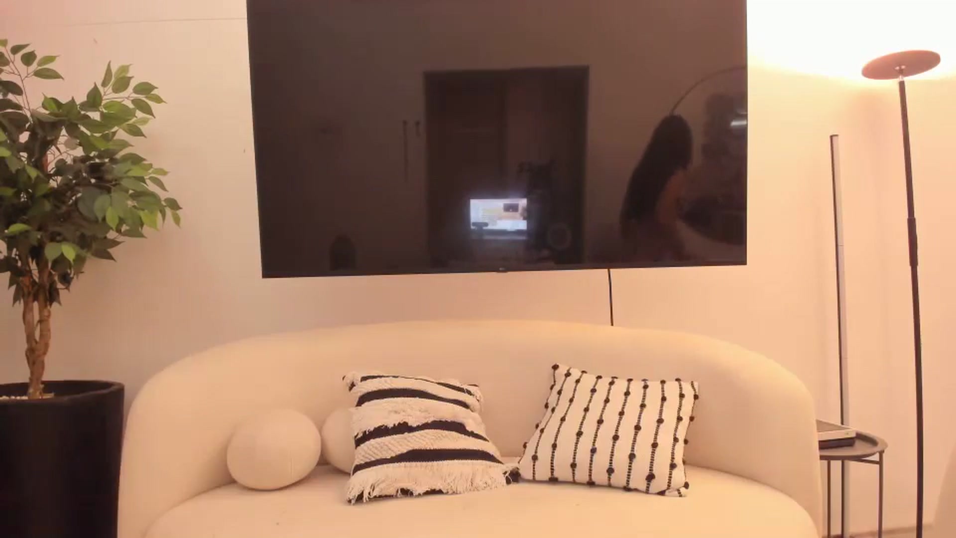 Gallery image thumbnail from Kattgalle's myfreecams stream on, 02/08/2026, 06:32 image 5 of 20