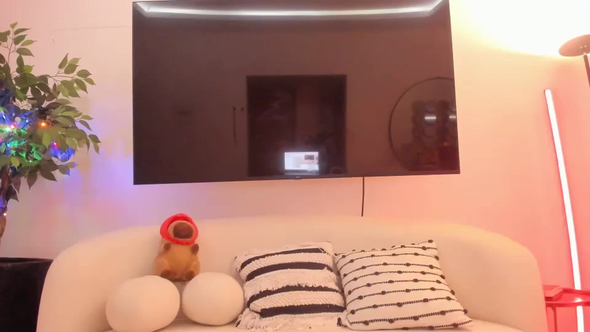 Gallery image thumbnail from Kattgalle's myfreecams stream on, 02/16/2026, 01:39 image 9 of 20