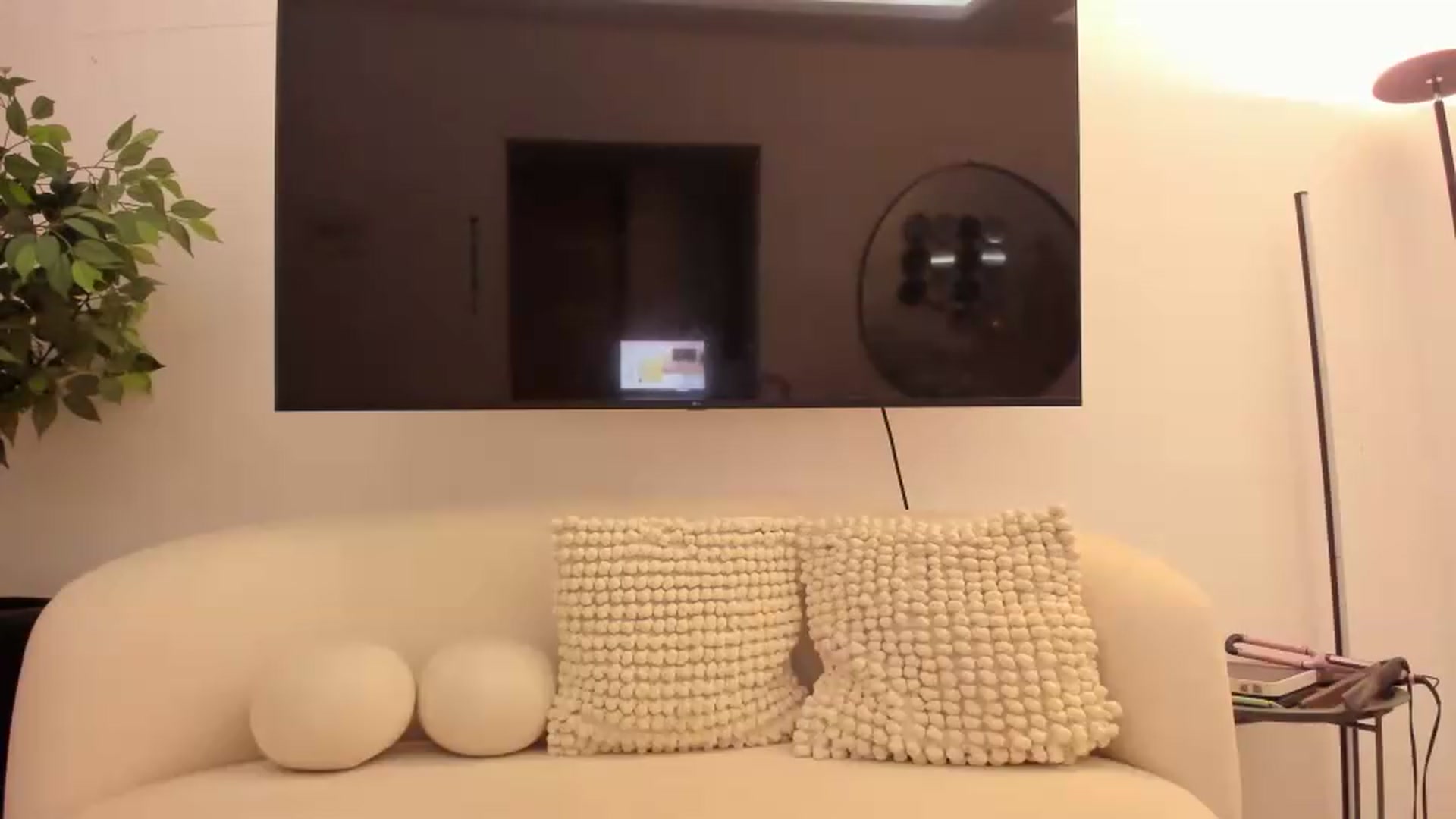 Gallery image thumbnail from Kattgalle's myfreecams stream on, 05/08/2026, 01:45 image 5 of 20