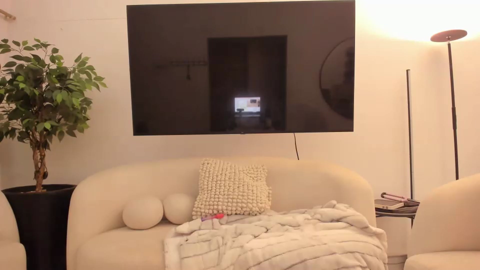 Gallery image thumbnail from Kattgalle's myfreecams stream on, 05/15/2026, 04:14 image 15 of 20