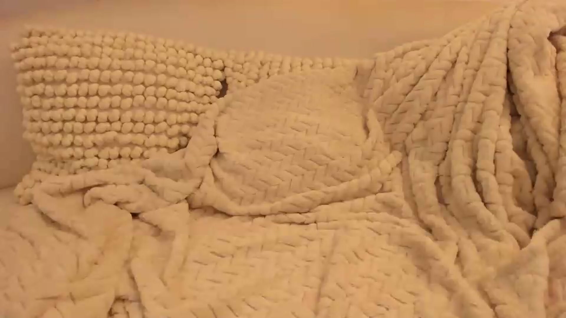 Gallery image thumbnail from Kattgalle's myfreecams stream on, 08/20/2026, 04:57 image 9 of 20
