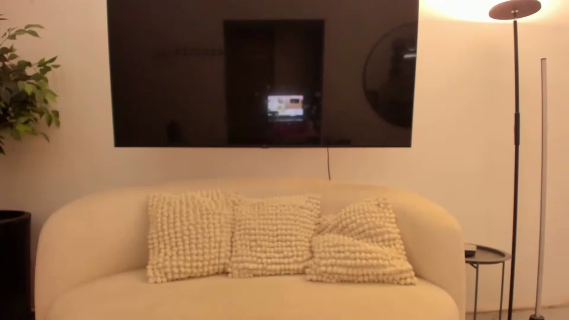 Gallery image thumbnail from Kattgalle's myfreecams stream on, 08/24/2026, 01:31 image 8 of 20