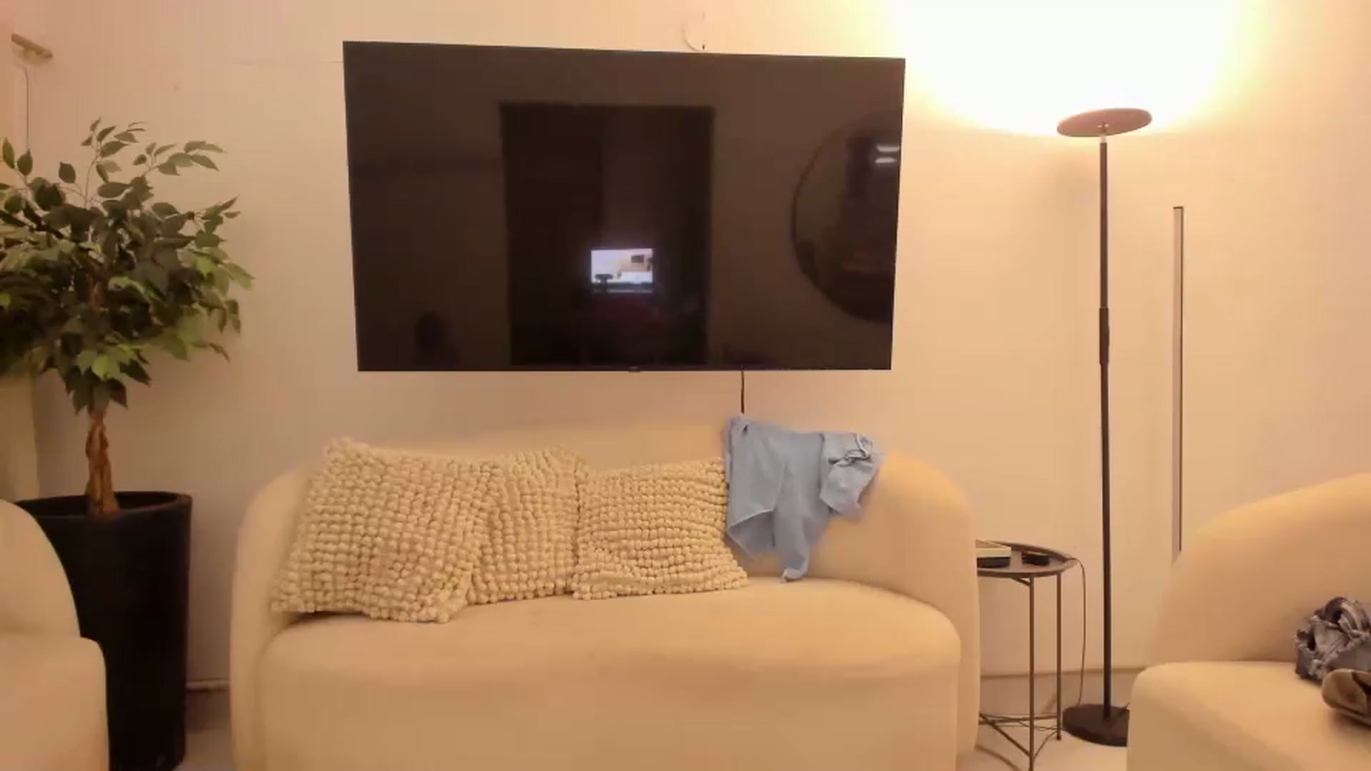 Gallery image thumbnail from Kattgalle's myfreecams stream on, 08/29/2026, 03:13 image 18 of 20