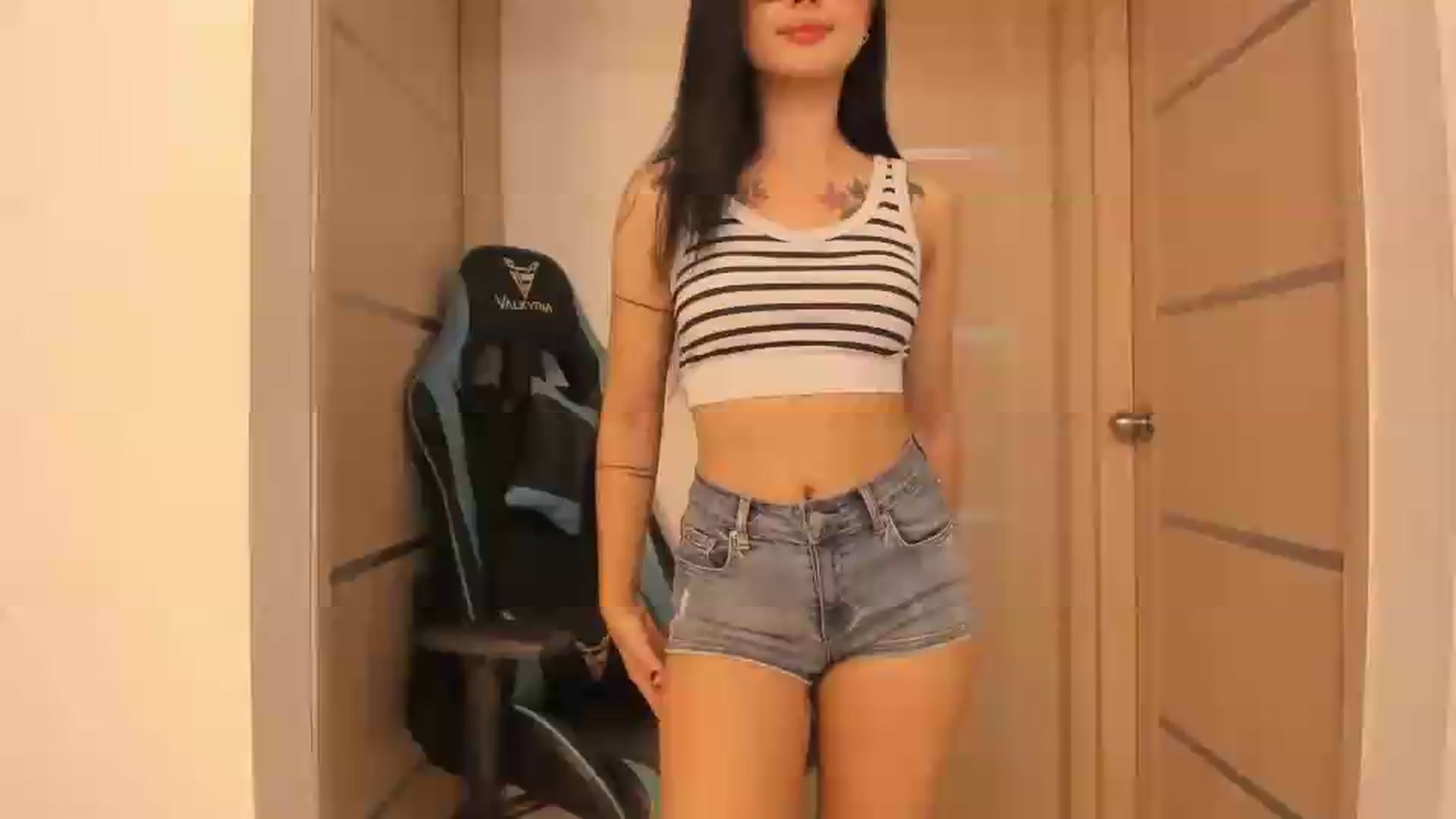 Gallery image thumbnail from Kattgalle's myfreecams stream on, 09/25/2026, 01:18 image 1 of 20