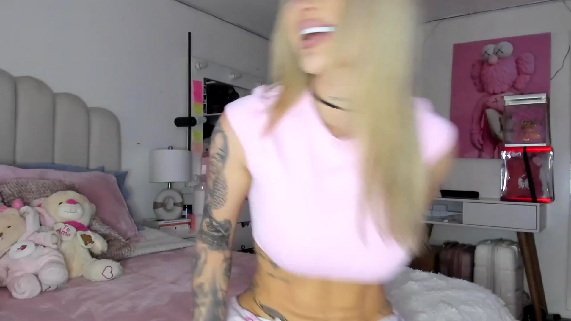 Gallery image thumbnail from Katthe_'s myfreecams stream on, 04/11/2026, 20:06 image 11 of 20