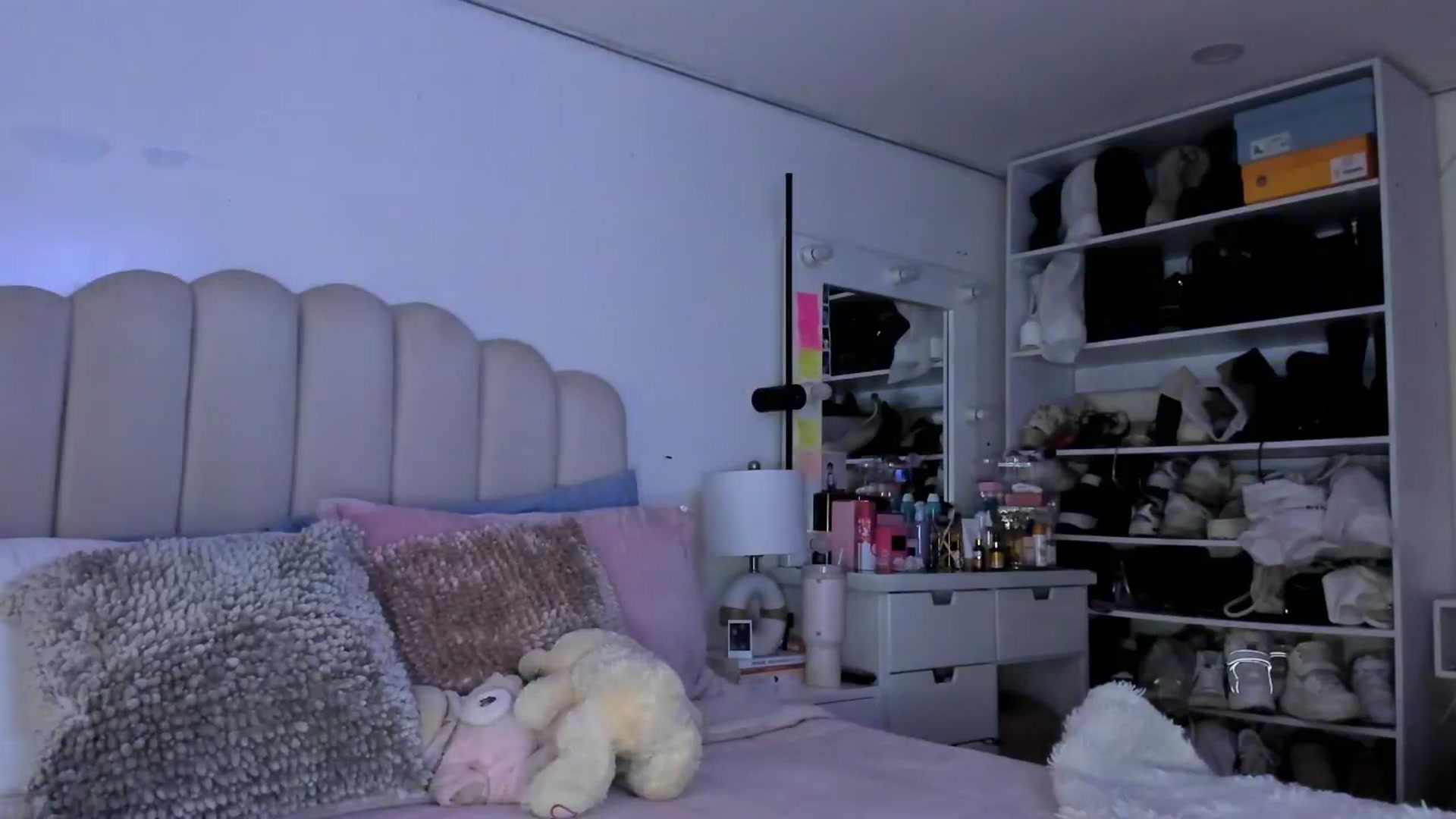 Gallery image thumbnail from Katthe_'s myfreecams stream on, 04/20/2026, 19:28 image 11 of 20
