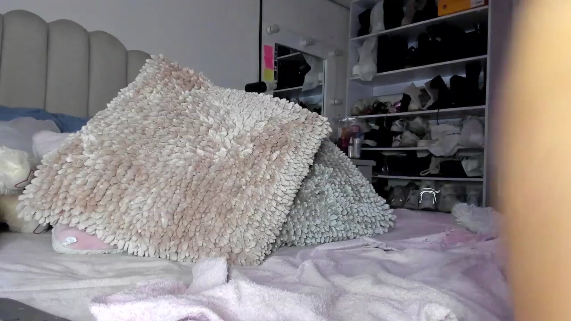 Gallery image thumbnail from Katthe_'s myfreecams stream on, 04/22/2026, 22:47 image 12 of 20