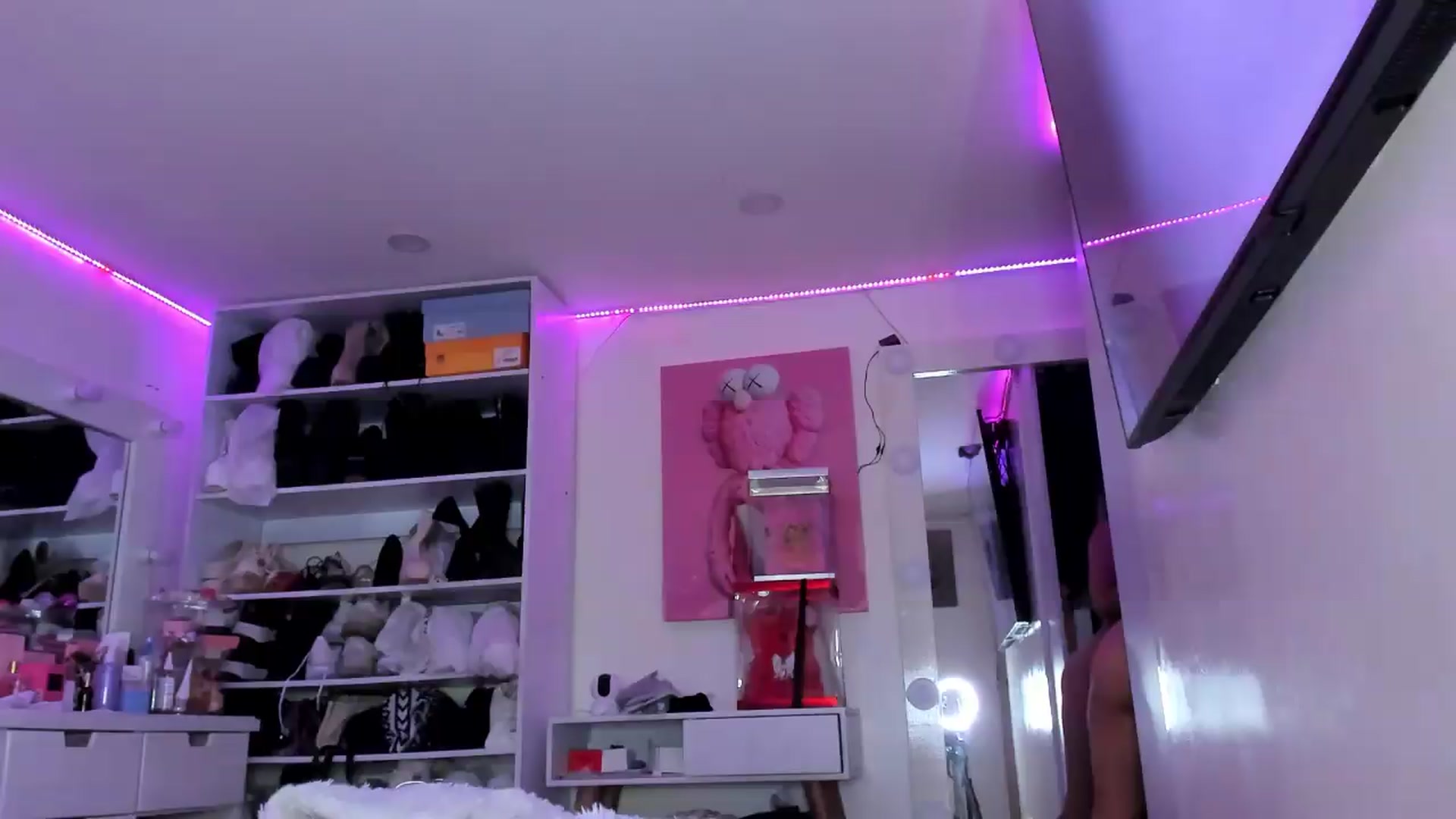 Gallery image thumbnail from Katthe_'s myfreecams stream on, 06/26/2026, 21:28 image 6 of 20