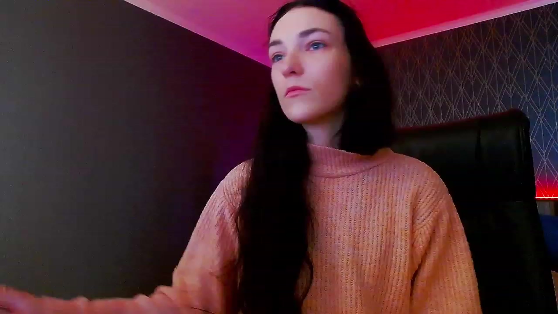 Gallery image thumbnail from KattySteal's myfreecams stream on, 12/03/2022, 11:04 image 4 of 20