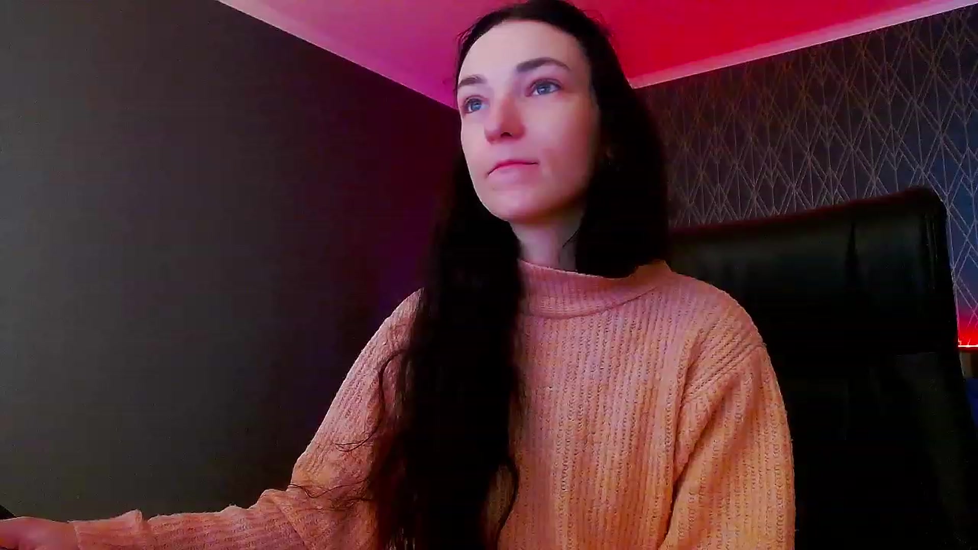 Gallery image thumbnail from KattySteal's myfreecams stream on, 12/03/2022, 11:04 image 1 of 20