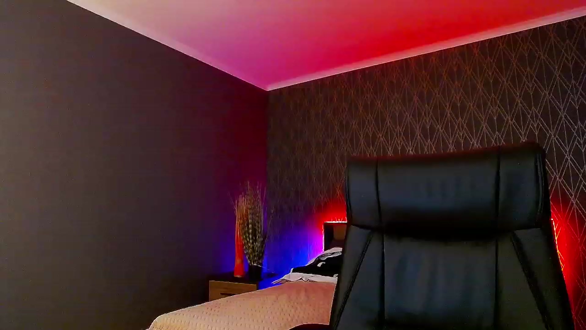 Gallery image thumbnail from KattySteal's myfreecams stream on, 12/05/2022, 09:44 image 19 of 20