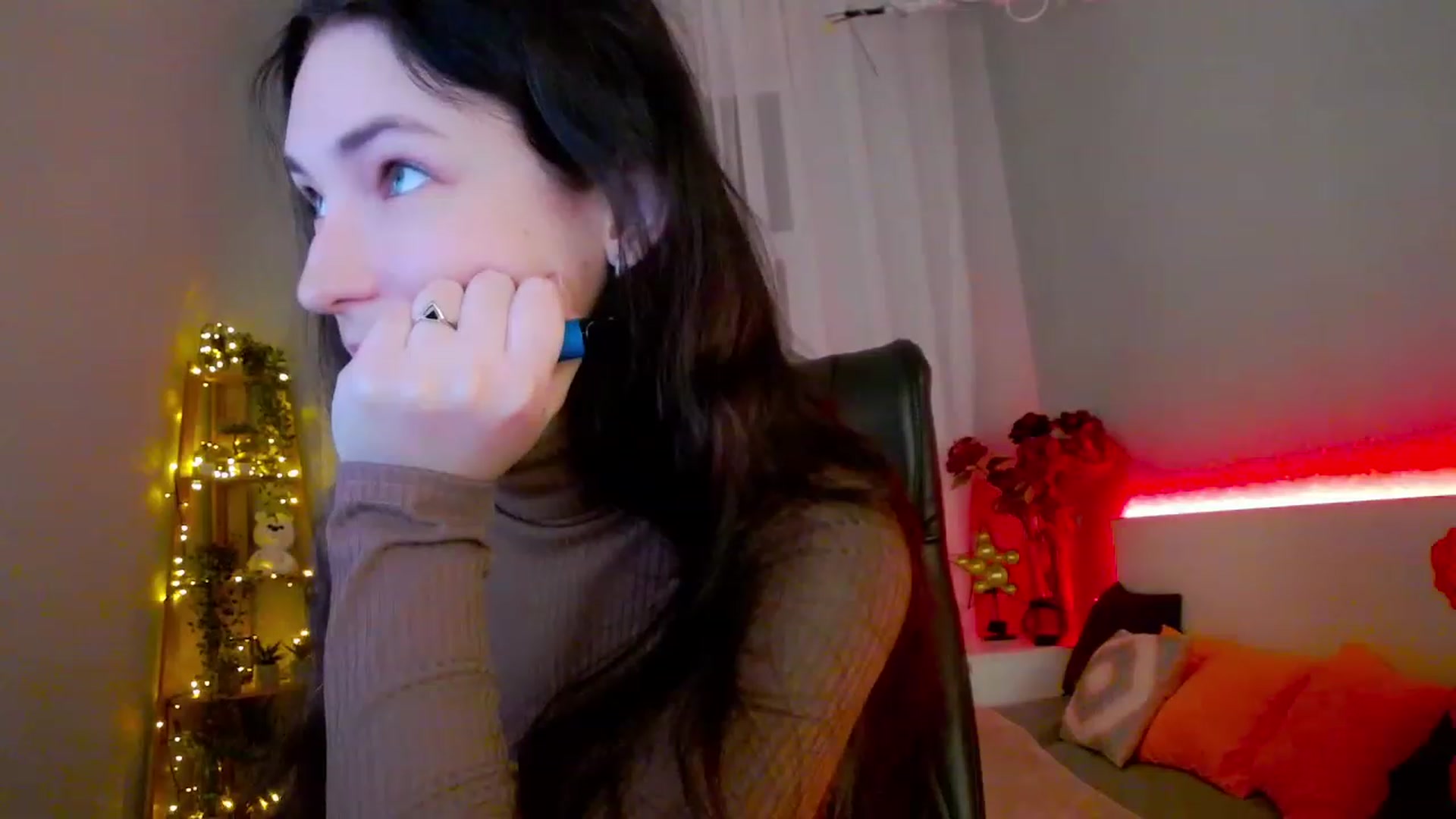 Gallery image thumbnail from KattySteal's myfreecams stream on, 02/01/2023, 09:23 image 12 of 20