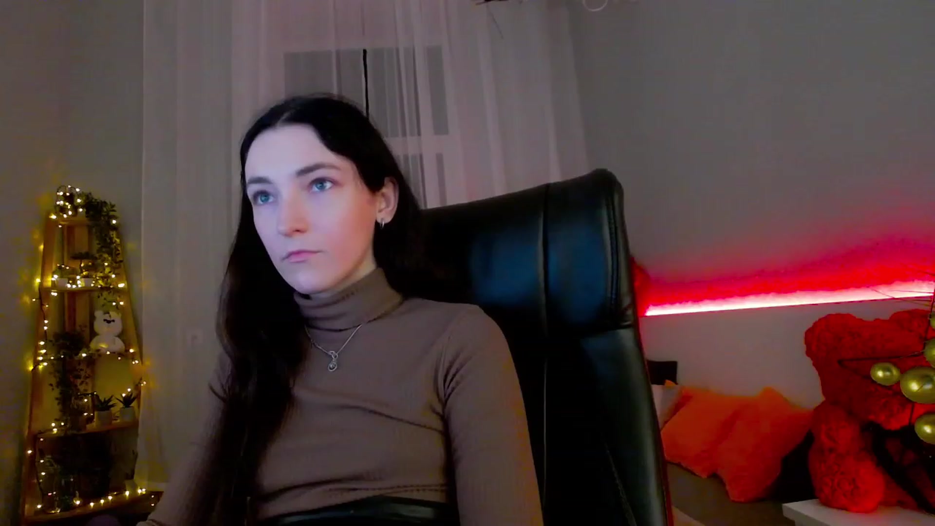 Gallery image thumbnail from KattySteal's myfreecams stream on, 02/01/2023, 12:05 image 17 of 20