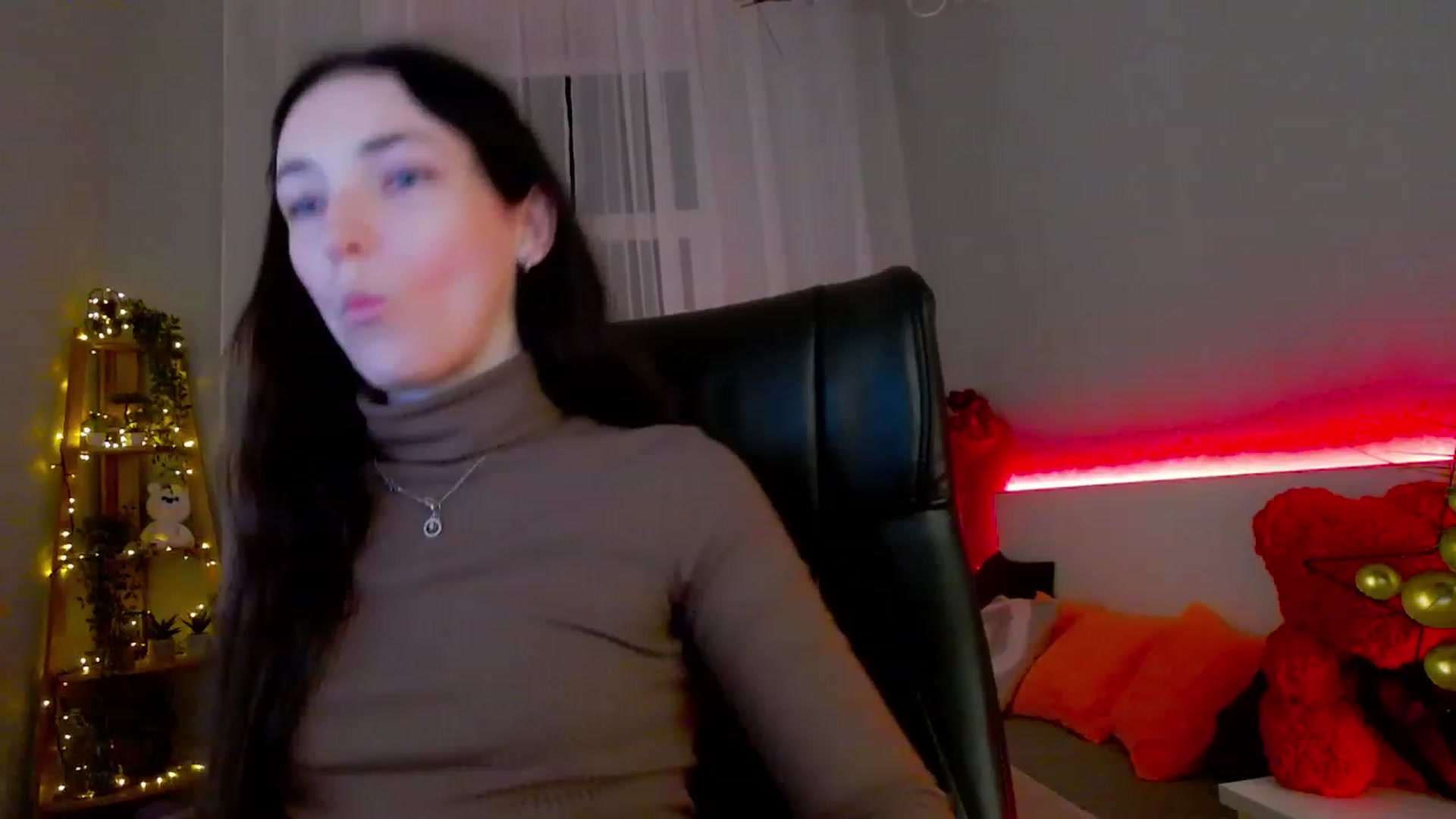 Gallery image thumbnail from KattySteal's myfreecams stream on, 02/01/2023, 13:26 image 5 of 20