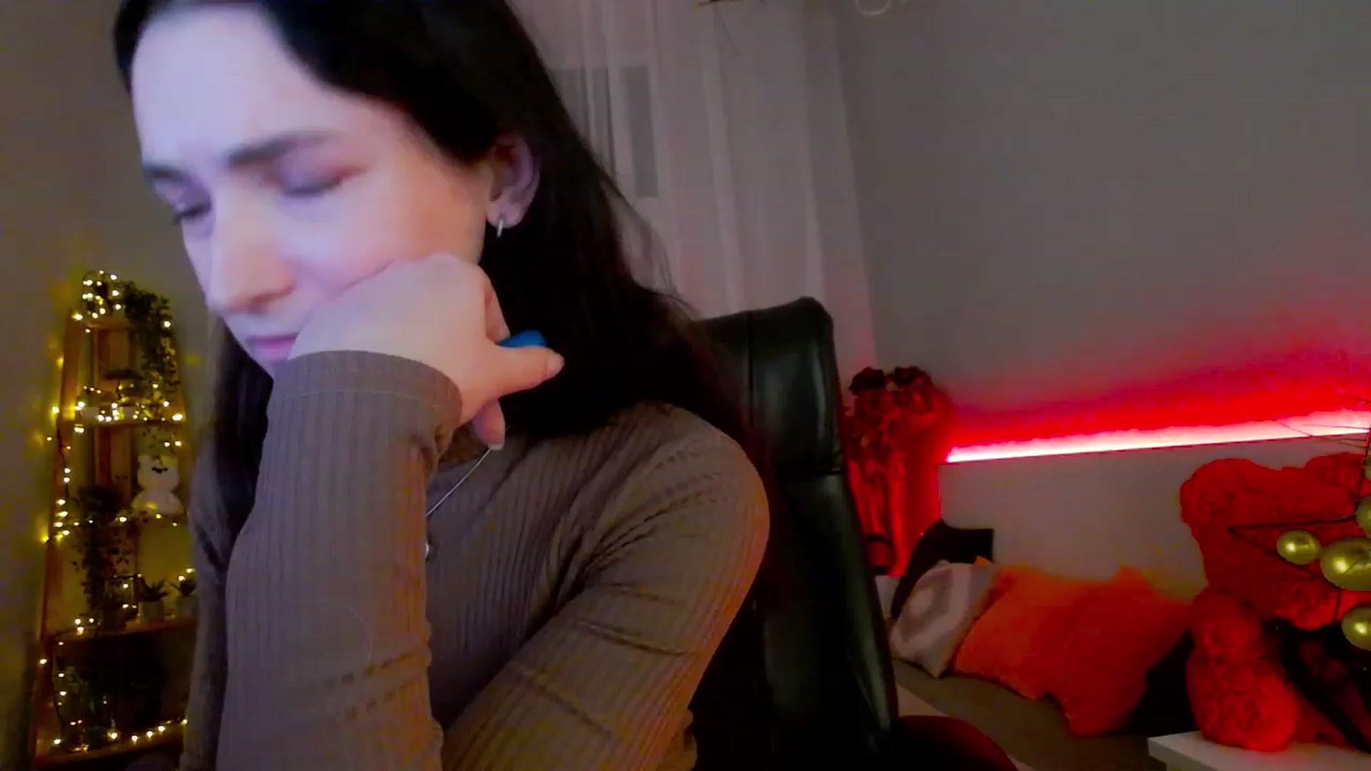 Gallery image thumbnail from KattySteal's myfreecams stream on, 02/01/2023, 13:26 image 14 of 20