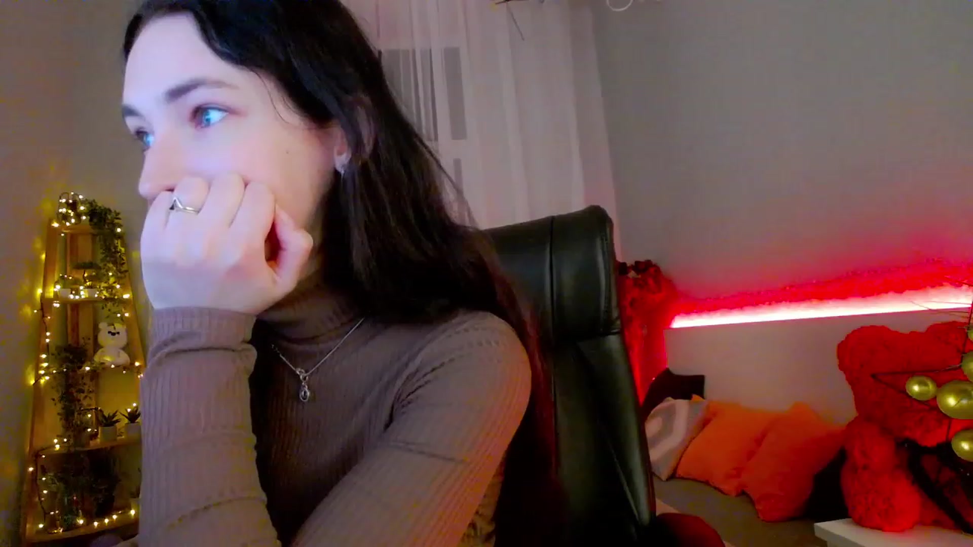 Gallery image thumbnail from KattySteal's myfreecams stream on, 02/01/2023, 13:26 image 17 of 20
