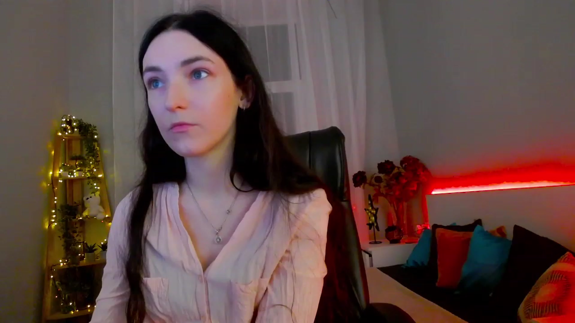 Gallery image thumbnail from KattySteal's myfreecams stream on, 02/07/2023, 10:59 image 6 of 20