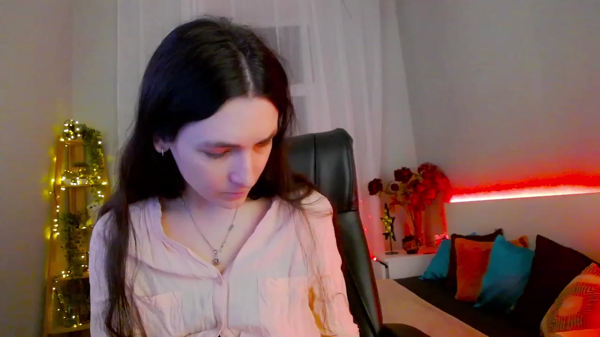 Gallery image thumbnail from KattySteal's myfreecams stream on, 02/07/2023, 10:59 image 2 of 20