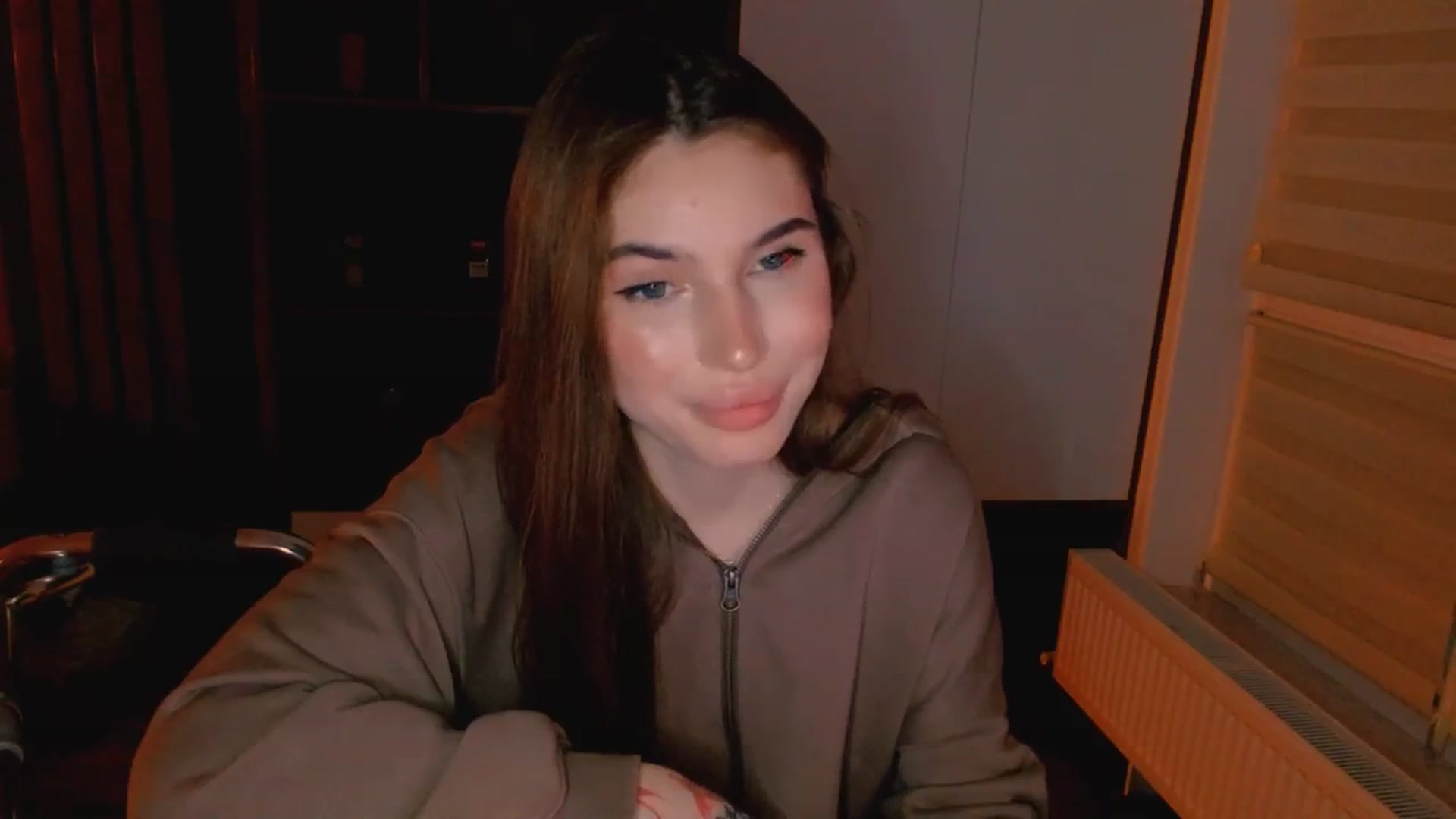Gallery image thumbnail from Katty_Ree's myfreecams stream on, 11/14/2025, 24:39 image 5 of 20