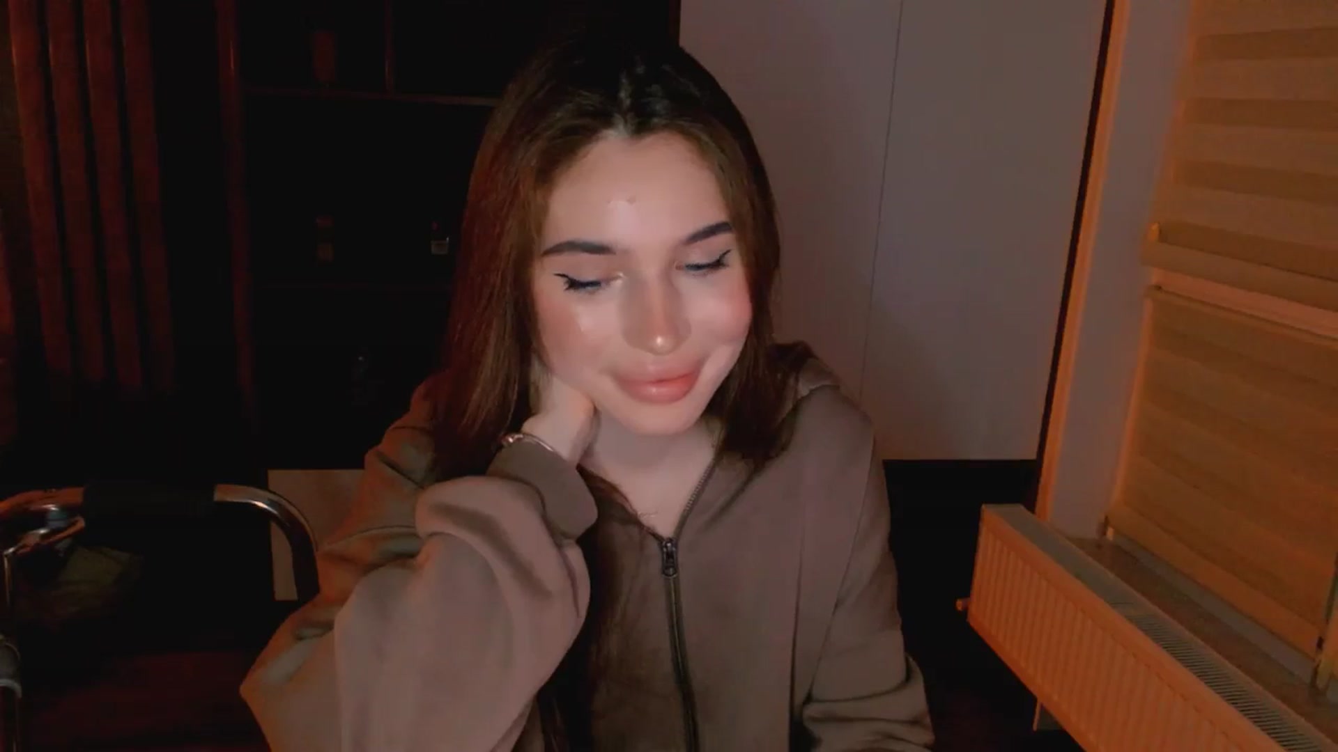 Gallery image thumbnail from Katty_Ree's myfreecams stream on, 11/14/2025, 24:39 image 4 of 20