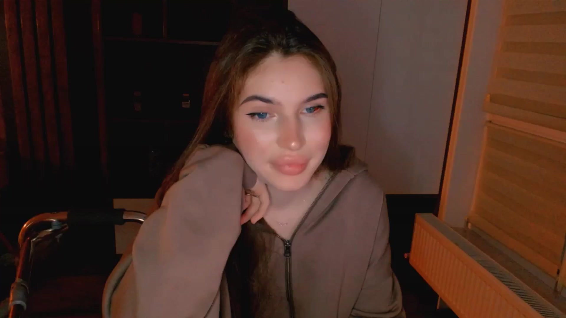 Gallery image thumbnail from Katty_Ree's myfreecams stream on, 11/14/2025, 24:39 image 2 of 20