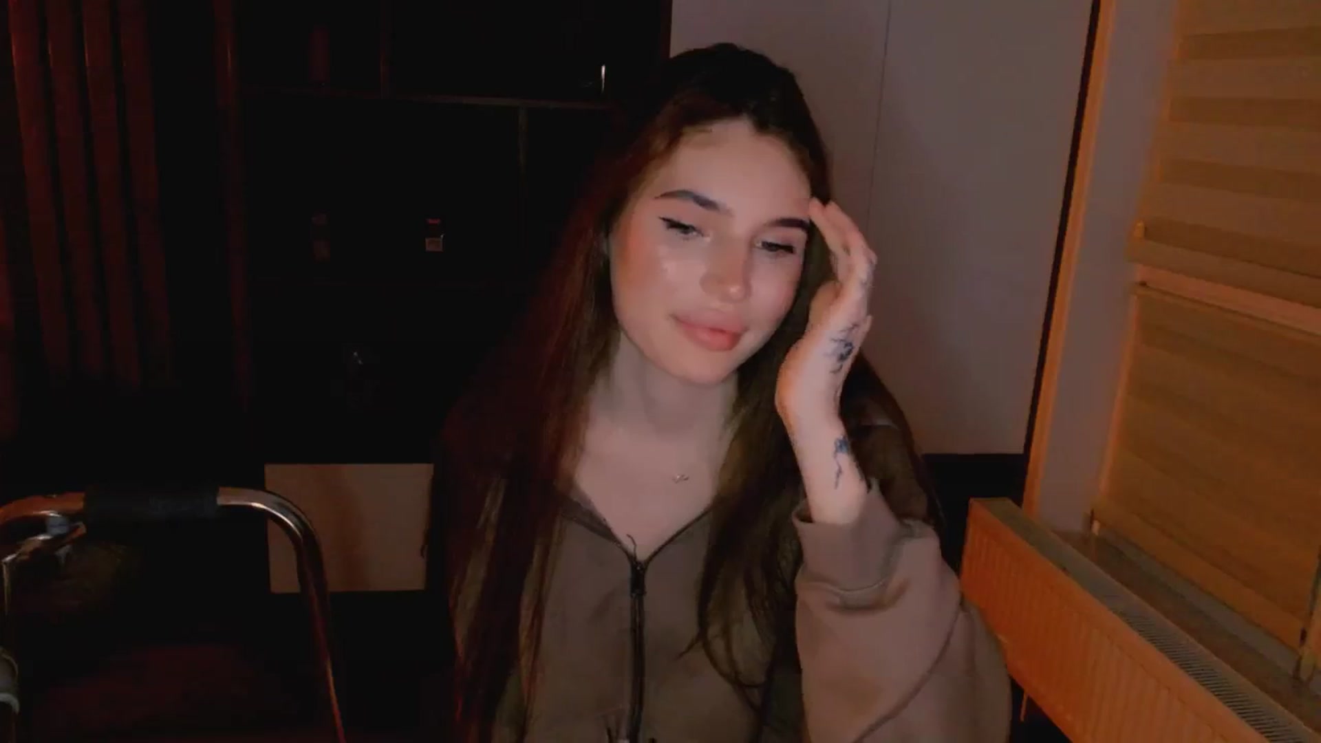 Gallery image thumbnail from Katty_Ree's myfreecams stream on, 11/14/2025, 24:39 image 15 of 20