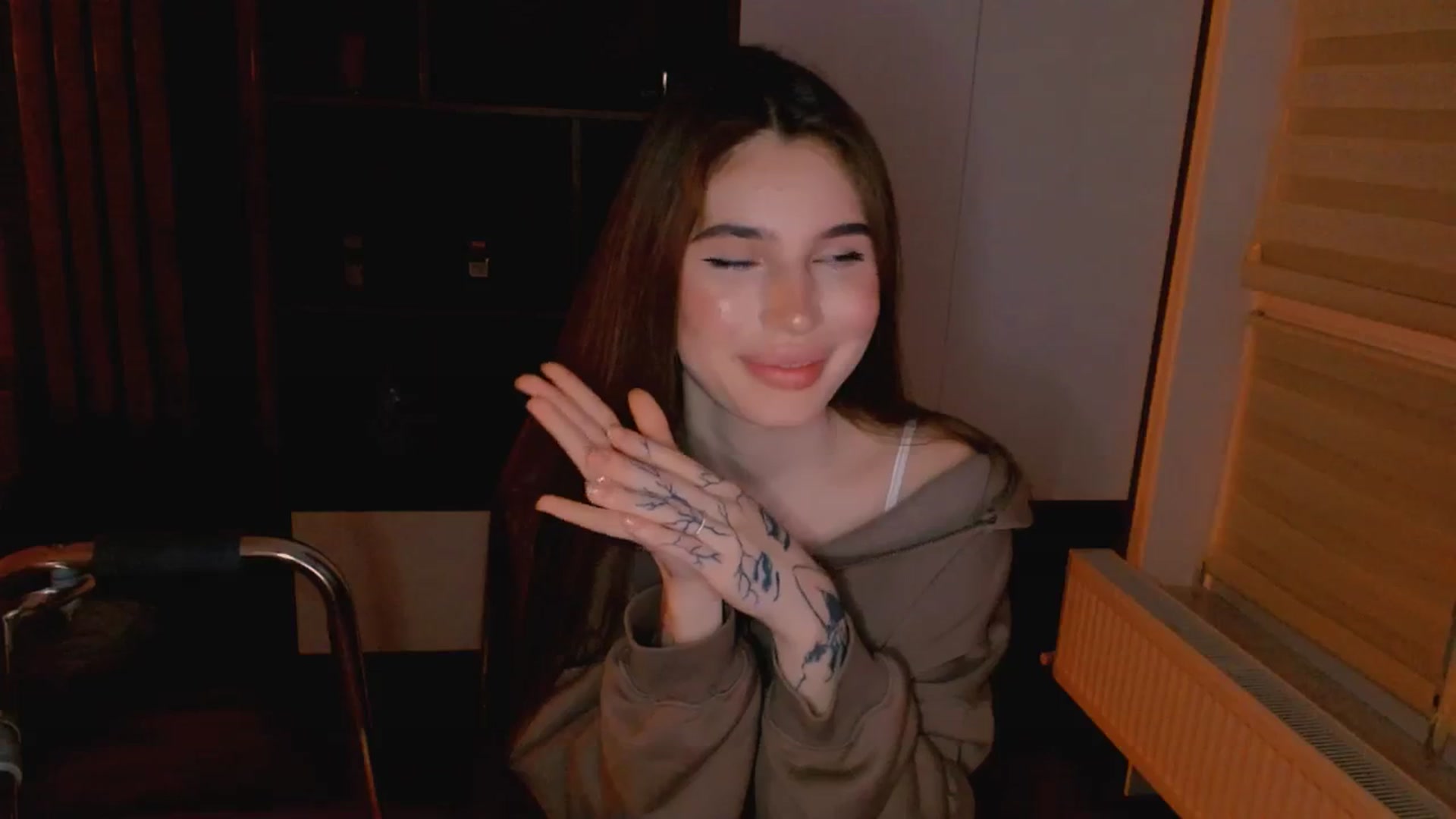 Gallery image thumbnail from Katty_Ree's myfreecams stream on, 11/14/2025, 24:39 image 14 of 20