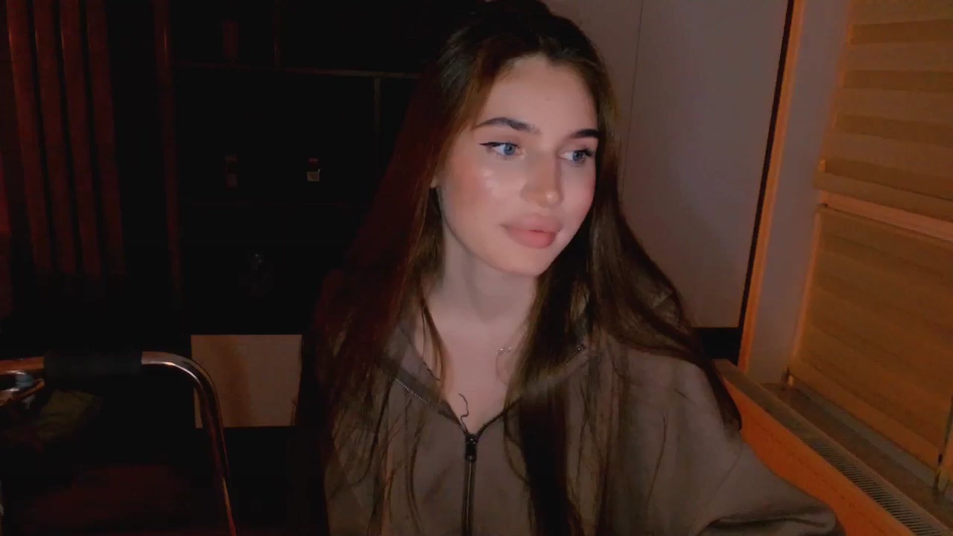 Gallery image thumbnail from Katty_Ree's myfreecams stream on, 11/14/2025, 24:39 image 10 of 20