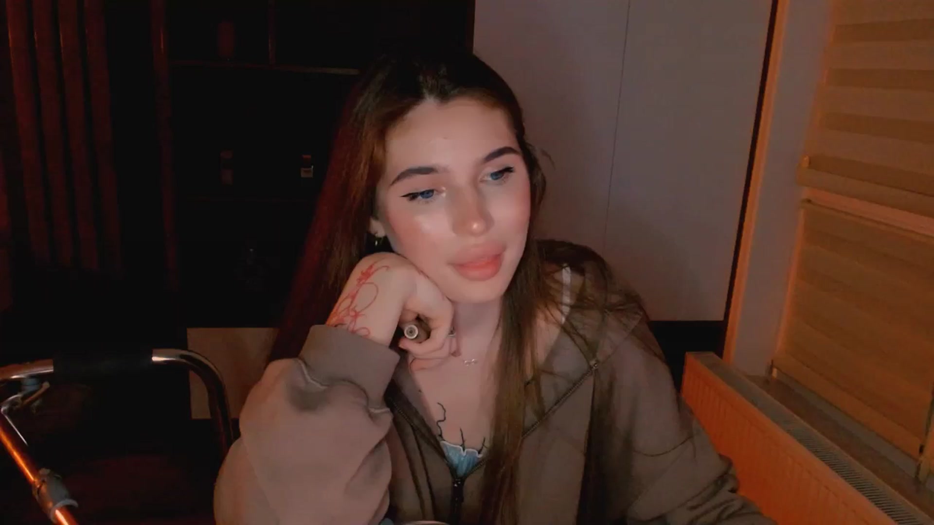Gallery image thumbnail from Katty_Ree's myfreecams stream on, 11/14/2025, 24:39 image 17 of 20