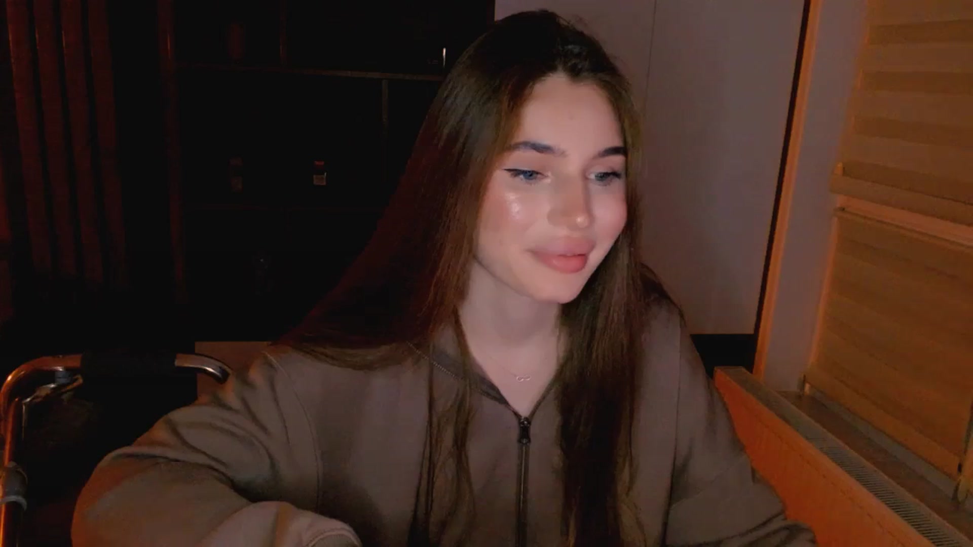 Gallery image thumbnail from Katty_Ree's myfreecams stream on, 11/14/2025, 24:39 image 8 of 20