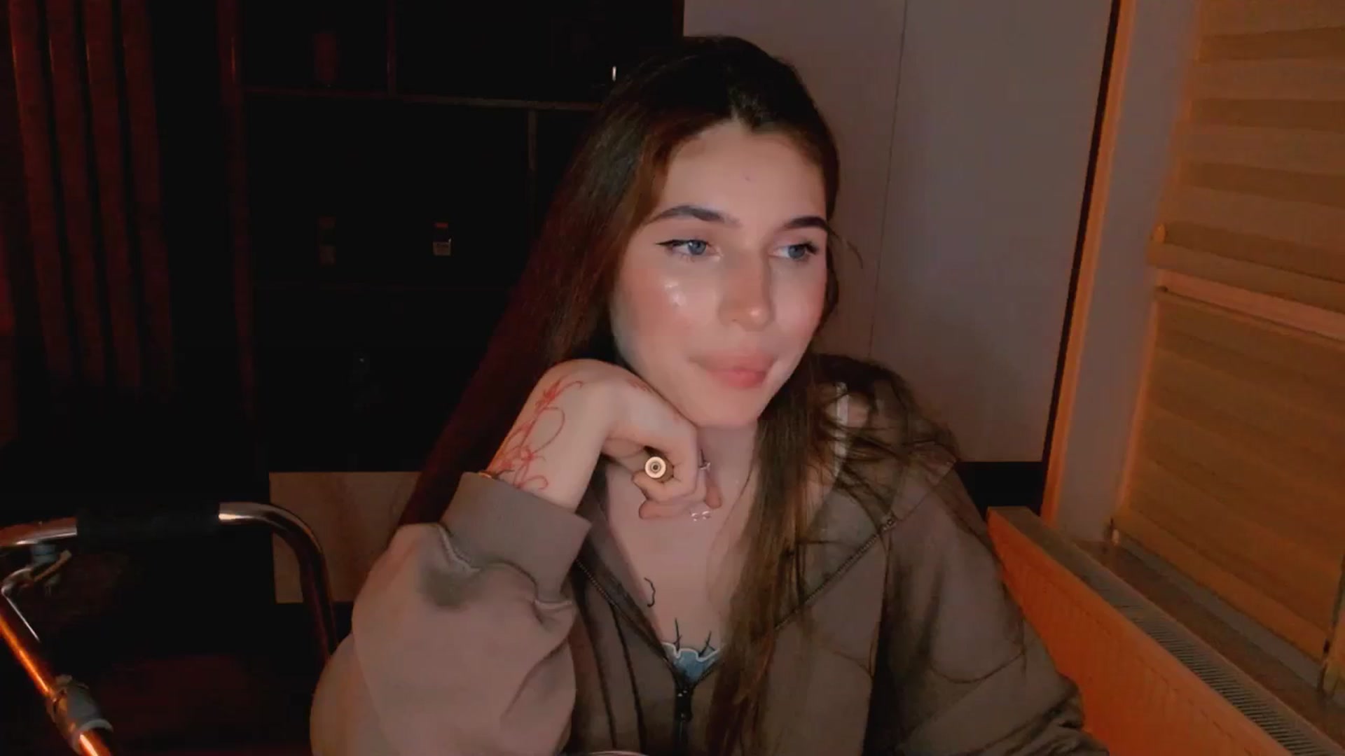 Gallery image thumbnail from Katty_Ree's myfreecams stream on, 11/14/2025, 24:39 image 18 of 20