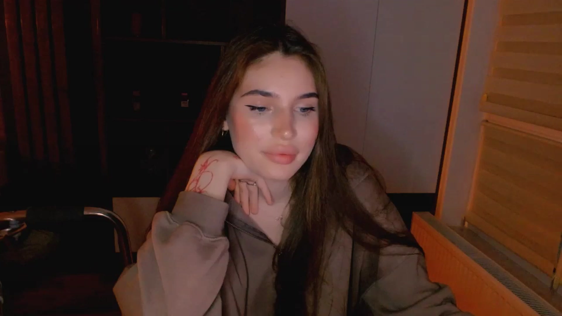 Gallery image thumbnail from Katty_Ree's myfreecams stream on, 11/14/2025, 24:39 image 13 of 20