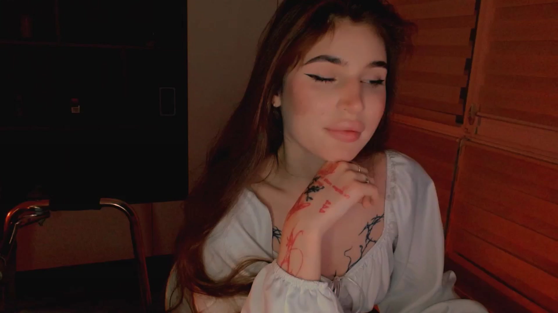 Gallery image thumbnail from Katty_Ree's myfreecams stream on, 11/17/2025, 02:23 image 1 of 20