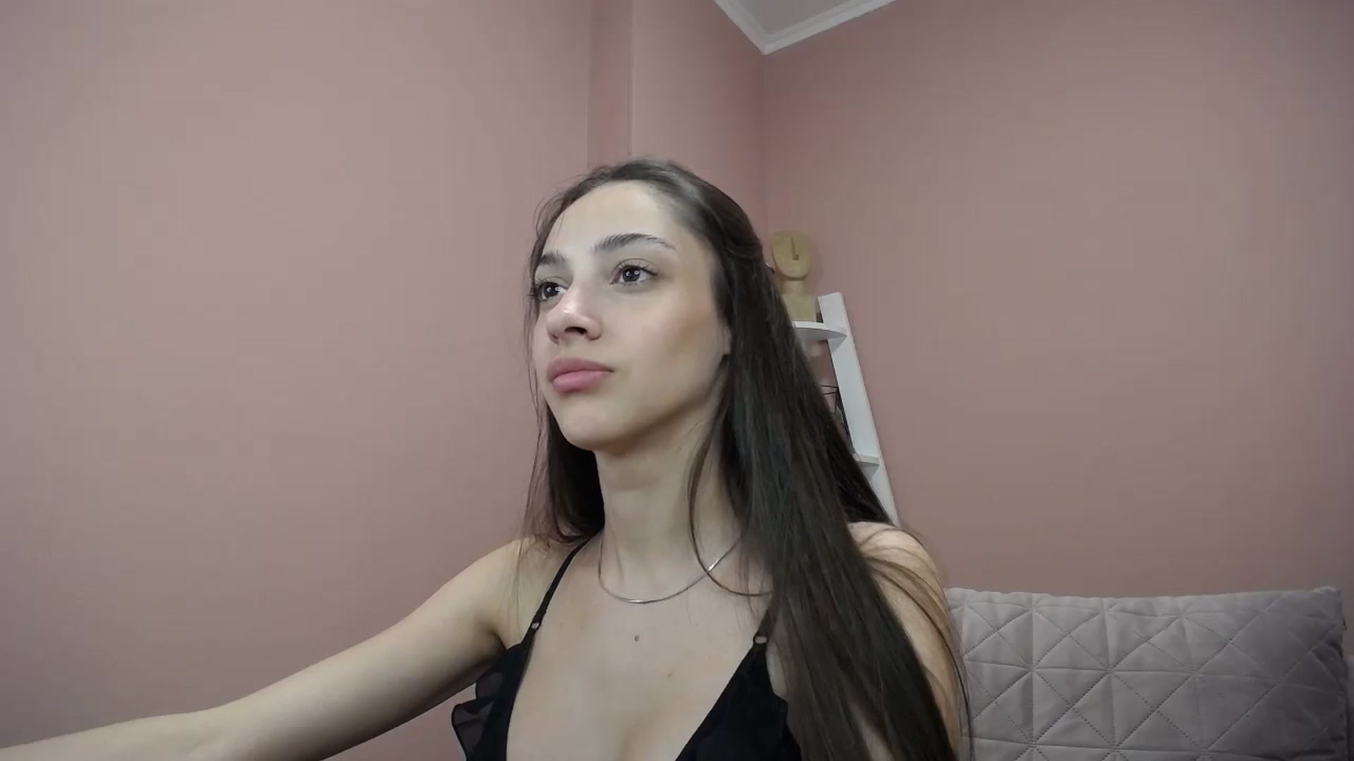 Gallery image thumbnail from Katty_West's myfreecams stream on, 05/19/2024, 12:12 image 16 of 20
