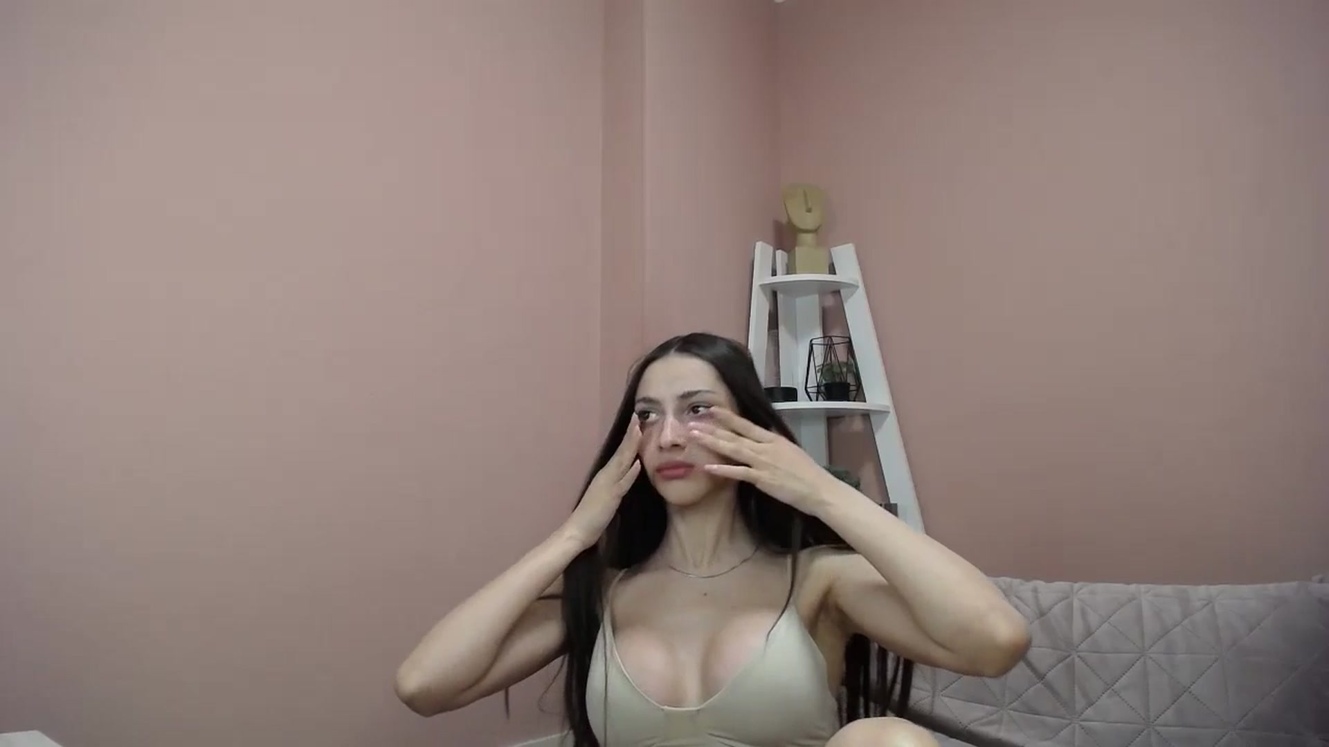 Gallery image thumbnail from Katty_West's myfreecams stream on, 05/20/2024, 13:20 image 14 of 20