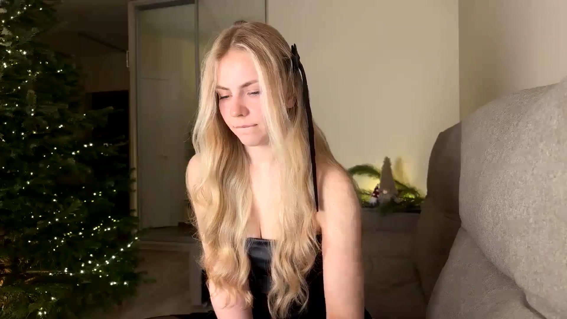 Gallery image thumbnail from Katumy's myfreecams stream on, 12/18/2024, 19:32 image 17 of 20