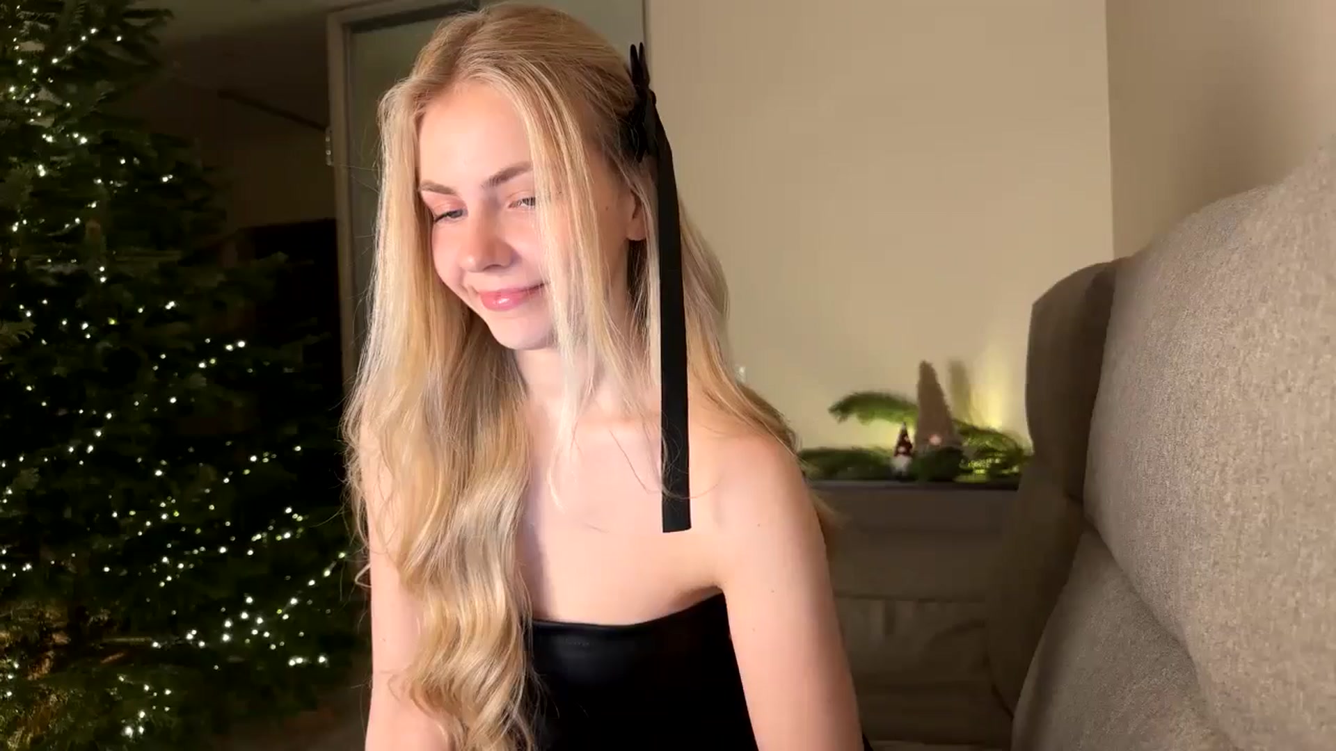 Gallery image thumbnail from Katumy's myfreecams stream on, 12/21/2024, 19:18 image 17 of 20